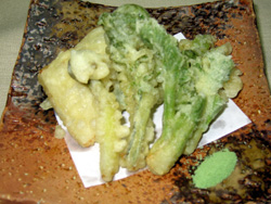 山菜と白魚の天ぷら