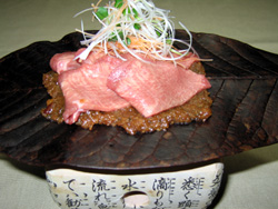 牛タンの朴葉焼き