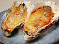 殻カキのチーズ焼き